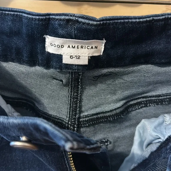 Good American Good Classic Slim Jeans - Picture 13 of 16